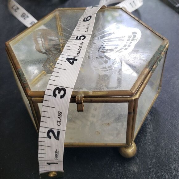 Vintage Etched Glass Box w/Butterfly - Picture 4 of 5